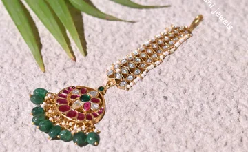 Kundan Maang Tikka