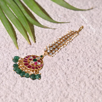 Kundan Maang Tikka